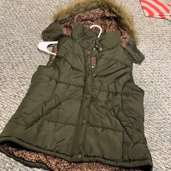 Army green faux fur trim hooded puffer vest - Picture 1 of 8